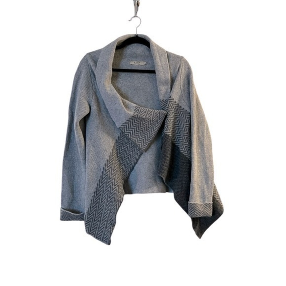 A. IDA Italian gray wool scarf hem cardigan sweater with zigzag accents